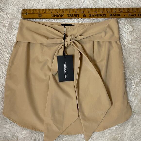 🌻Pretty Little Thing Tie-front Mini Skirt Size 10 - Picture 2 of 6